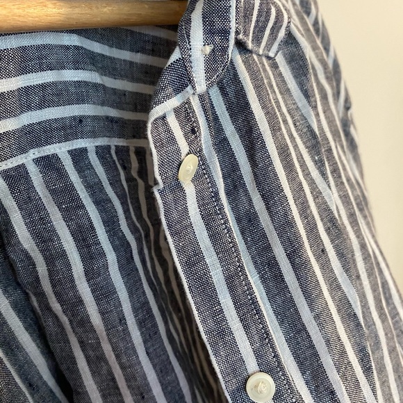 Uniqlo Linen Button-Down Shirt - Picture 3 of 4
